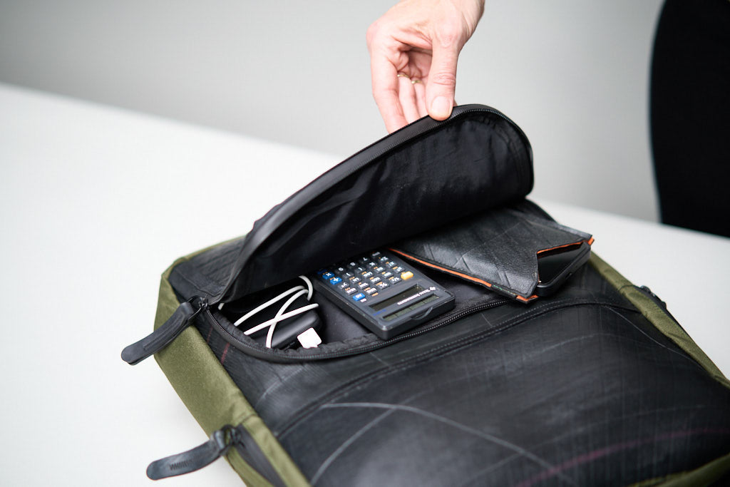 حقيبة ظهر فنكي فالكون مصنوعة من إطارات معاد تدويرها