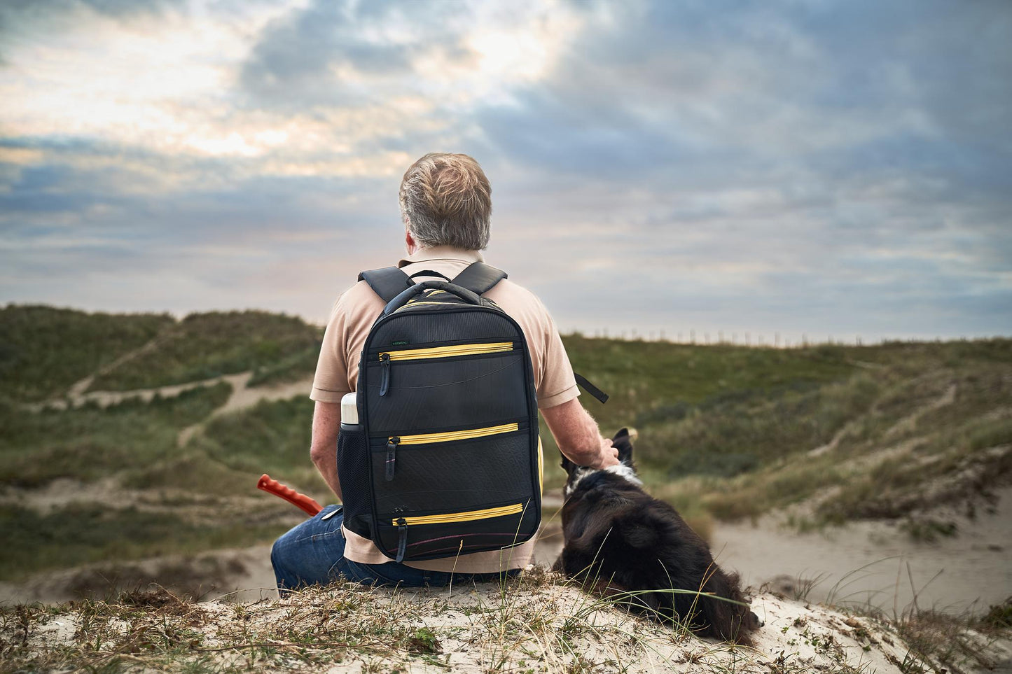 حقيبة ظهر بلاك تايغر مصنوعة من إطارات معاد تدويرها