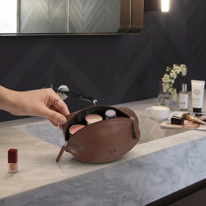 حقيبة مستحضرات تجميل بشكل كرة الرجبي من الجلد الطبيعي